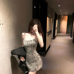 同学聚会的奸夫淫妇啪视频
